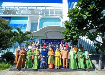 Ketua Dewan Kerajinan Nasional (Dekranasda) Kota Banda Aceh Membuka Pelatihan Bordir Tas