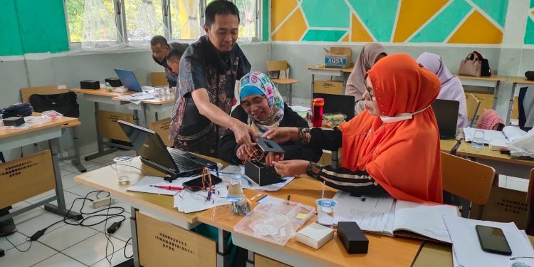 Guru Fisika Bener Meriah Ikut Workhshop Robotik Pertama Di Aceh