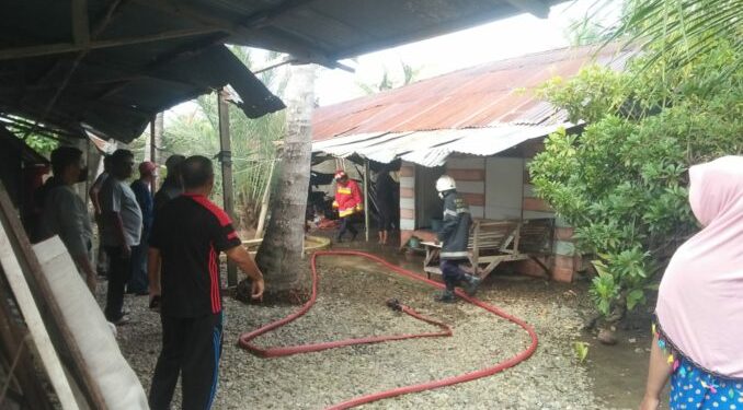 Kebakaran Rumah Gampong Beurawe  Berhasil Dipadamkan oleh DPKP Kota Banda Aceh