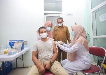 Sejumlah anggota DPRK Banda Aceh melakukan vaksinasi Moderna