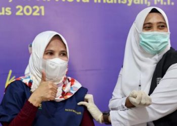 Tenaga Kesehatan di Aceh Mulai Terima Suntikan Vaksin Dosis Ketiga