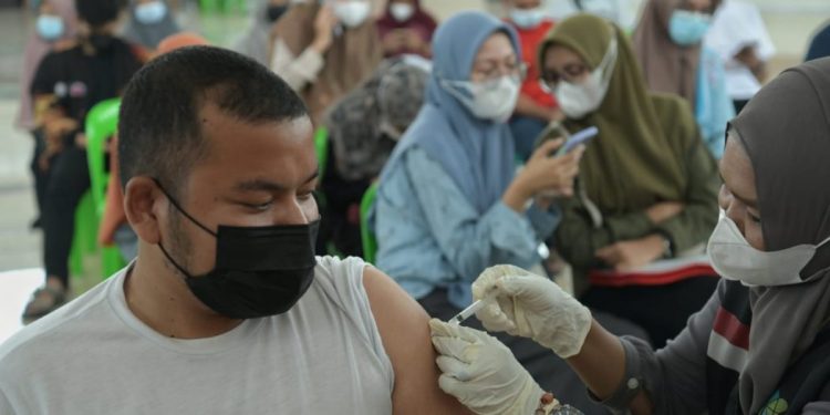 Hari Pertama Digelar Setelah Sepekan Libur, Sebanyak 1.372 Masyarakat Ikut Vaksinasi Massal Covid-19