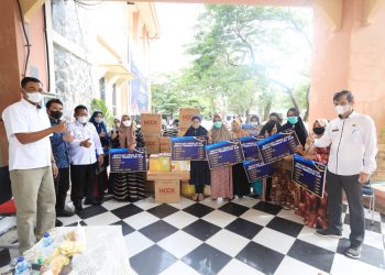 Wali Kota Bantu Peralatan Usaha untuk Pelaku UMKM
