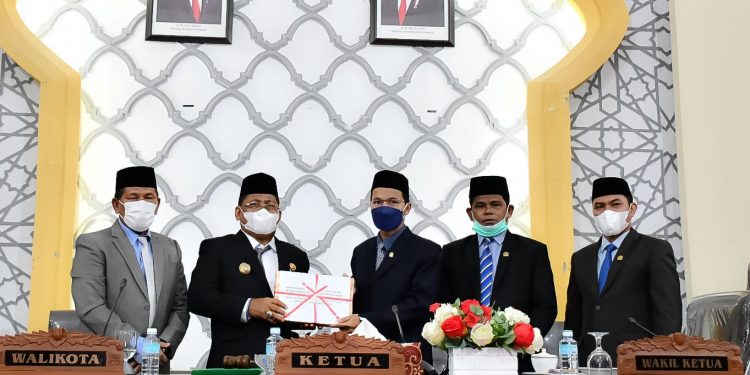 Wali Kota Banda Aceh Ajukan RKU APBK dan PPAS Tahun 2022 ke DPRK