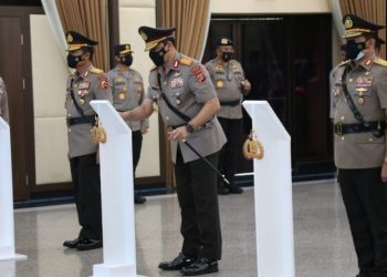 Lantik AS SDM, Kapolda Aceh dan Kadiv TIK, Kapolri: Dukung dan Tuntaskan Program Pemerintah Tangani Covid-19