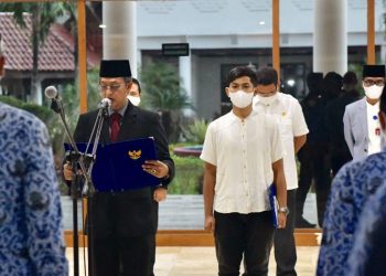 Asisten Administrasi Umum Lantik 53 Pejabat Eselon 3 dan 4 di Lingkungan Pemerintah Aceh