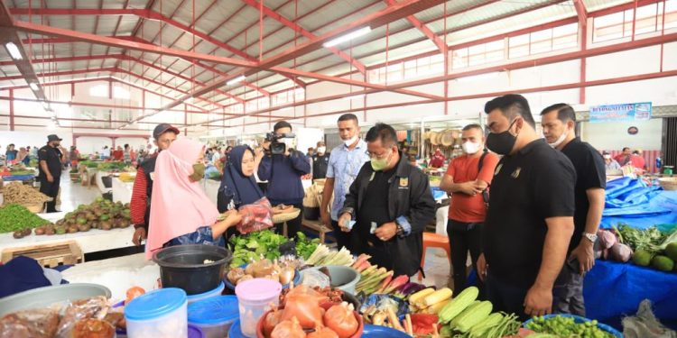 Wali Kota dan Jajaran Kembali Meninjau dan Berbelanja di Pasar Al-Mahirah
