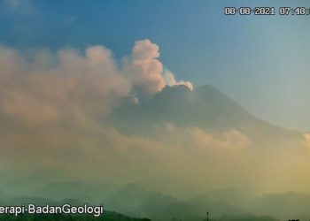 Status Siaga, Merapi Luncurkan Lima Kali Awan Panas