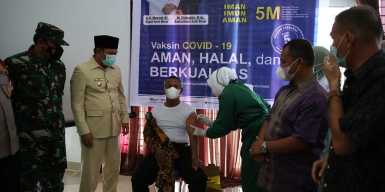 Aceh Besar Gelar Vaksinasi Untuk Tenaga Pendidik