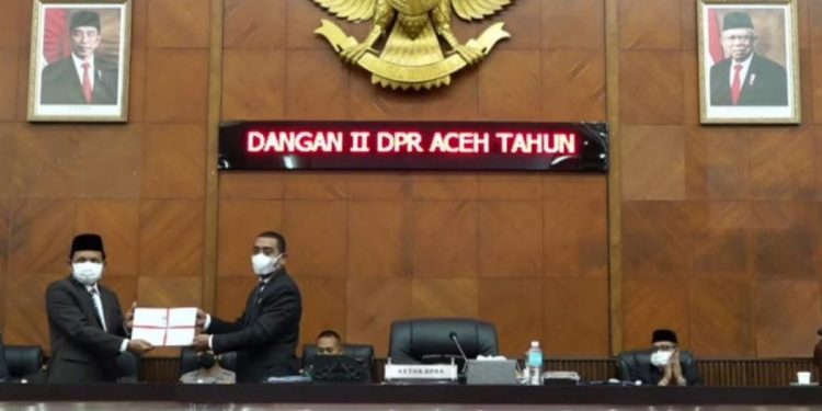 Asisten I Terima Dokumen Aspirasi Masyarakat Hasil Reses II DPR Aceh