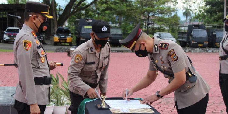 Kapolres Aceh Besar Pimpin Upacara Sertijab Tujuh Perwira