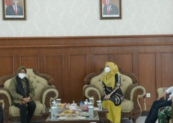 Mensos Risma Mendarat di Bandara SIM, Disambut Sekda dan Ketua PKK Aceh
