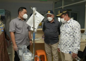 Taqwallah Kunjungi Ruang Rawat Pasien Covid-19 di RSUD Yuliddin Away