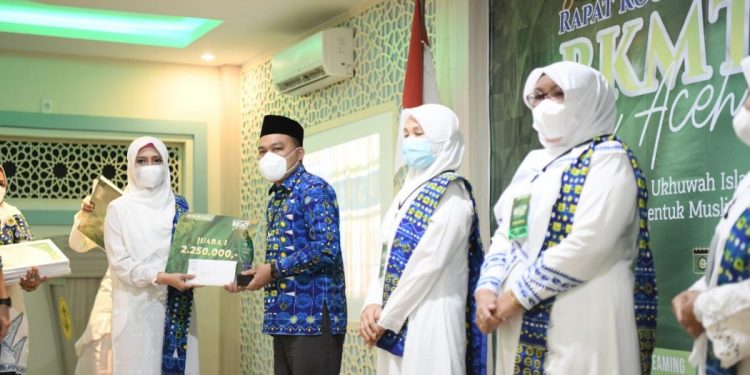 Dyah Menyaksikan Penutupan Rakor BKMT se-Aceh Tahun 2021