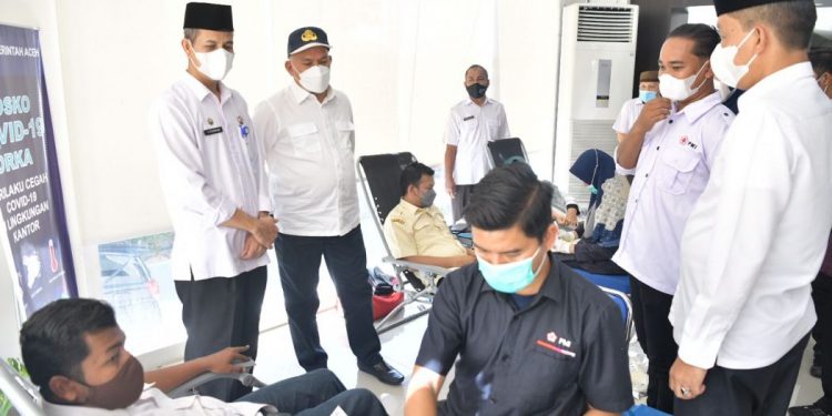 Sekda Tinjau Kegiatan Donor Darah di DRKA dan BRA