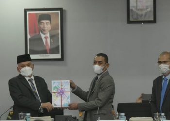 Sekda Kembali Serahkan Rancangan KUA-PPAS 2022 kepada Pimpinan DPRA