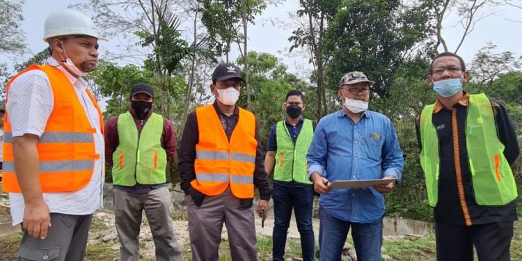 Asisten II Tinjau Proses Rehab Jaringan Irigasi Weih Tillis