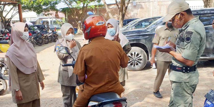 Tegakan Disiplin ASN, Puluhan Personil Satpol PP dan WH Aceh Razia Sejumlah Café