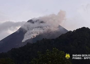 Status Siaga, Merapi Kembali Keluarkan Awan Panas