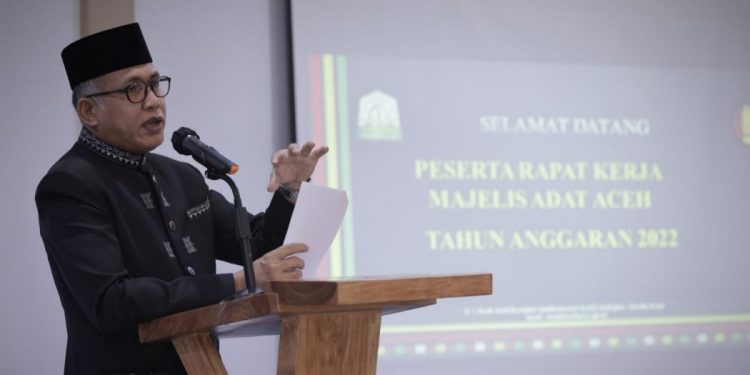 Gubernur Ajak MAA Rangkul Generasi Milenial dan Generasi Z