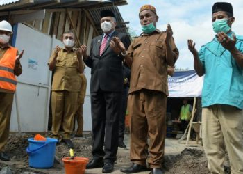 Gubernur Nova Letakkan Batu Pertama Pembangunan Rumah Duafa 2022