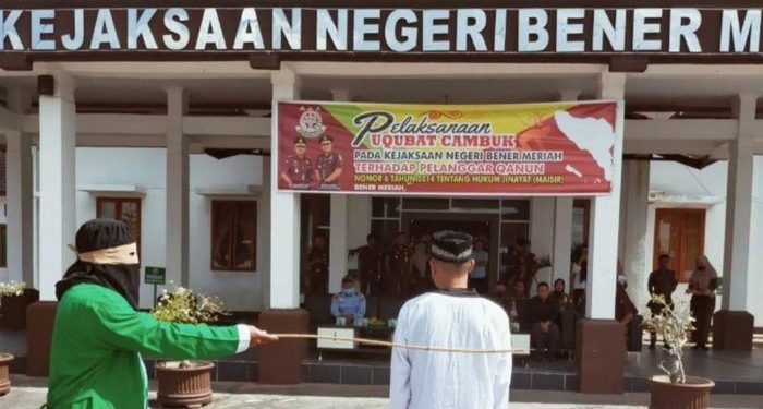 Berduaan di Penginapan, Pasangan Non Muhrim di Aceh Dihukum Cambuk