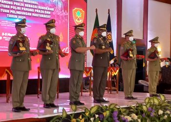 Kasatpol PP dan WH Aceh  Terima Penghargaan Karya Bhakti Satpol PP Dari Menteri Dalam Negeri