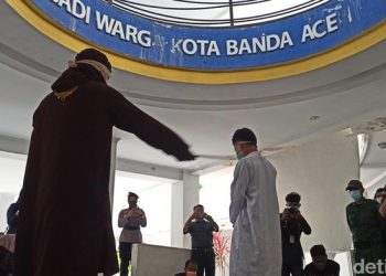 Mesum di Kosan, Sepasang Sejoli Dihukum Cambuk di Banda Aceh