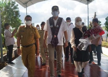 Letakkan Batu Pertama Pembangunan Masjid Aceh, Gubernur Nova Tiba di Sulbar
