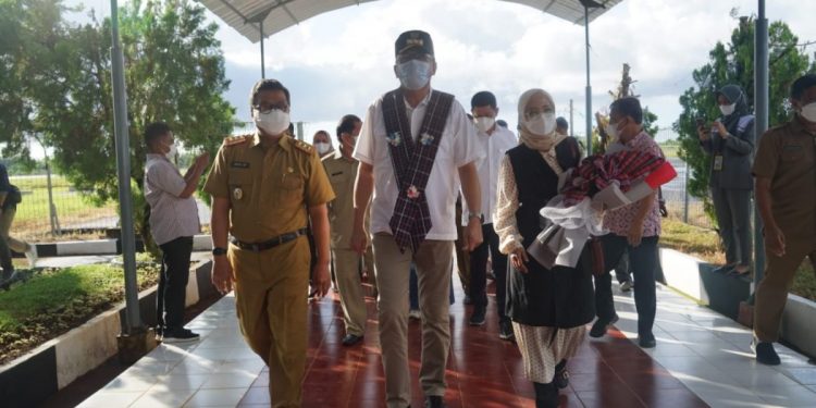 Letakkan Batu Pertama Pembangunan Masjid Aceh, Gubernur Nova Tiba di Sulbar
