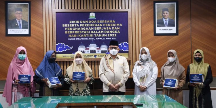Perempuan Berjasa dan Berprestasi Aceh Sampaikan Motivasi Kerja Sosial saat Zikir Pagi
