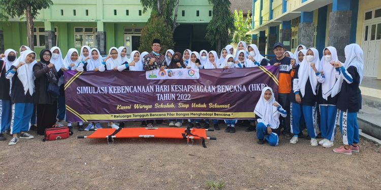 Ratusan Siswa Ikut Simulasi Gempa dan Tsunami
