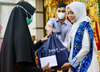 Dyah Erti Serahkan Bansos Untuk Korban KDRT dan Pelecehan Seksual