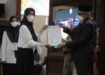Sekda Serahkan 240 SK CPNS Formasi 2021