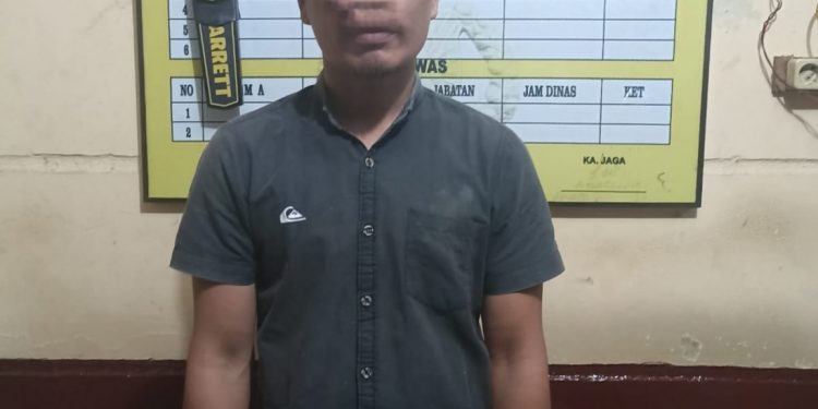 “Mengaku Mendapat Bisikan” Seorang Pria Tega Bacok Teman Di Paya Bakong 1 “Mengaku Mendapat Bisikan” Seorang Pria Tega Bacok Teman Di Paya Bakong