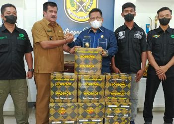 Wali Kota Serahkan Bantuan Paket Lebaran untuk  Rapi Banda Aceh .