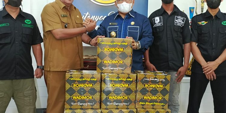 Wali Kota Serahkan Bantuan Paket Lebaran untuk  Rapi Banda Aceh .