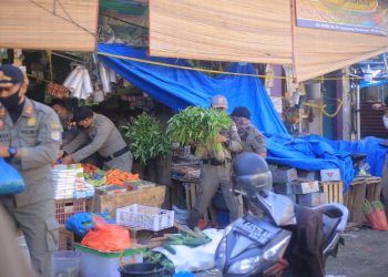 Tidak Memiliki Itikad Baik, Satpol PP dan WH Kota Banda Aceh Sita Barang Sayur Milik Pedagang di Jalan Kartini