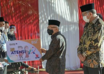 Wapres Serahkan Bansos untuk Warga Banda Aceh dan Aceh Besar