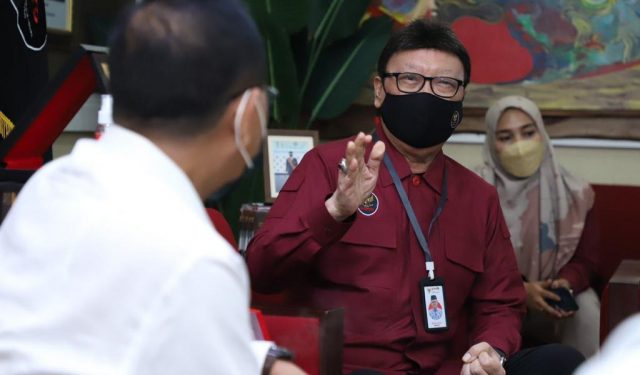 SE Menpan RB : 10 Hari Secara Terus Menerus PNS Tidak Masuk Kerja Akan di Berhentikan Secara Hormat