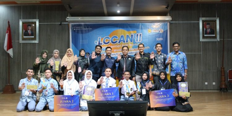 LCCAN II Selesai, Kepala BNN Kota Banda Aceh Serahkan Piala Bergilir Walikota Banda Aceh