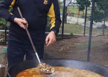 Kapolda Aceh Sempat Memasak Kuah Beulangong Saat Keliling Mako Polda Aceh