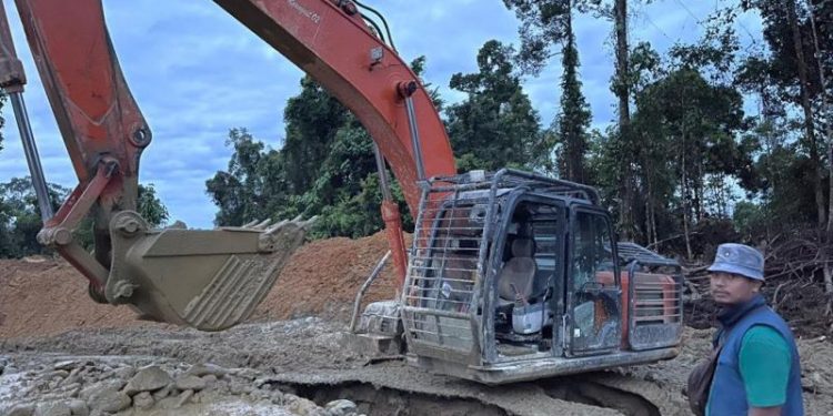 Gerebek Lokasi Illegal Mining, Polisi Amankan Empat Penambang dan Satu Ekskavator