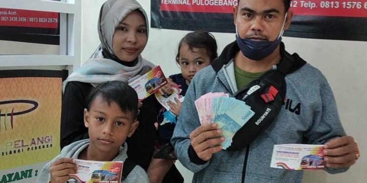 BPPA Bantu Pulangkan Satu Keluarga Kurang Mampu
