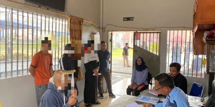 Polres Bener Meriah Serahkan Tersangka dan barang bukti kasus pemerkosaan terhadap anak ke Jaksa