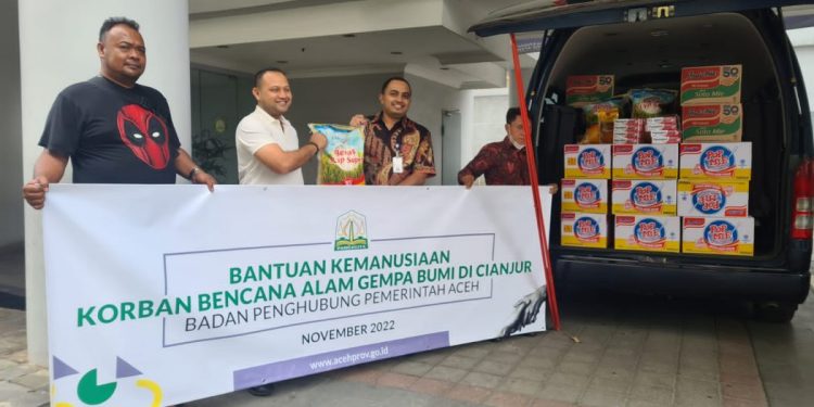 Pj Gubernur Aceh Kirim Bantuan Masa Panik untuk Warga Aceh Korban Gempa di Cianjur