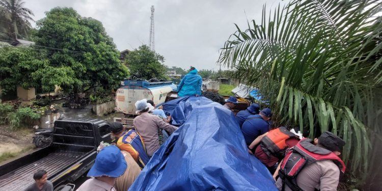Polres Aceh Timur Kirim Dua Rubber Boat ke Aceh Tamiang
