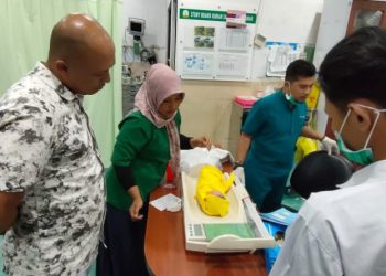 Warga Lam Ara Temukan Bayi Di Depan Rumah Kadus