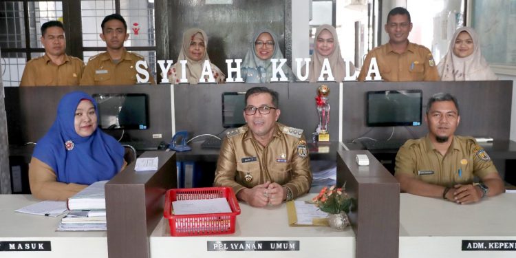 Kunjungi Kantor Camat Syiah Kuala, Bakri Siddiq Beri Motivasi Kepada ASN