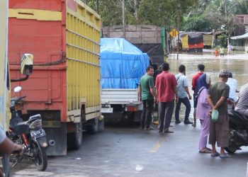 Banjir di Aceh Tamiang, Jalur Transportasi Banda Aceh – Medan Lumpuh